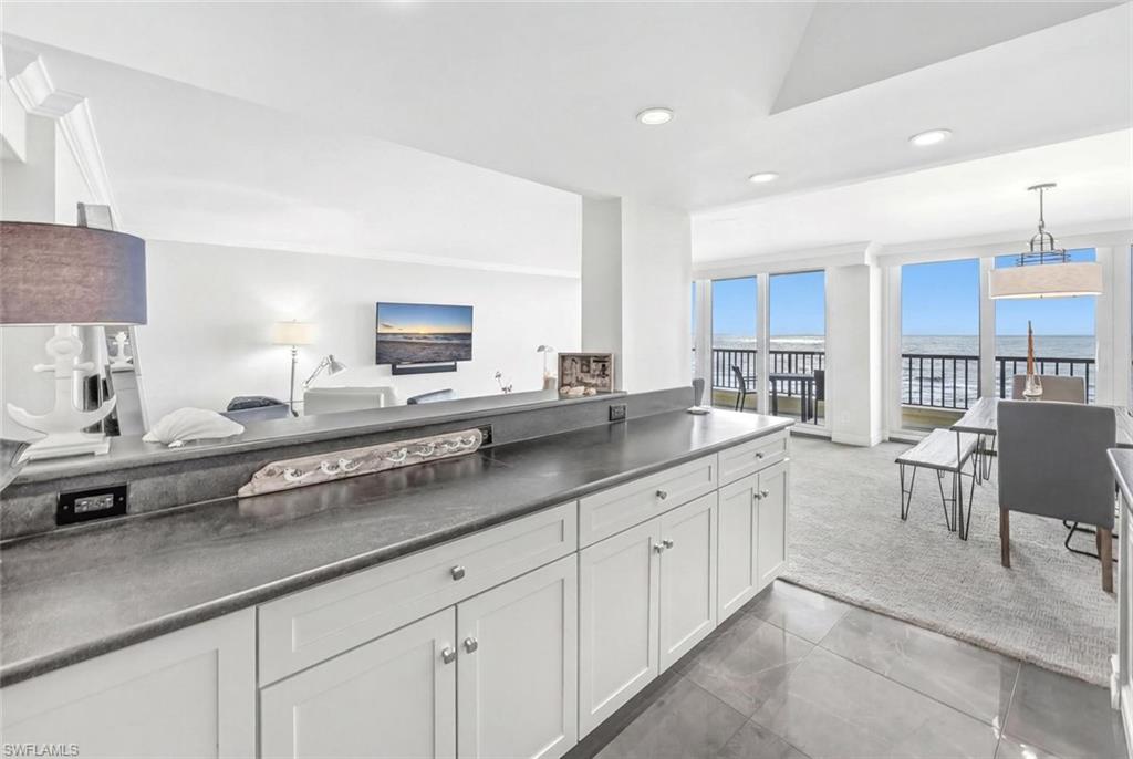 ADMIRALTY POINT - Residential