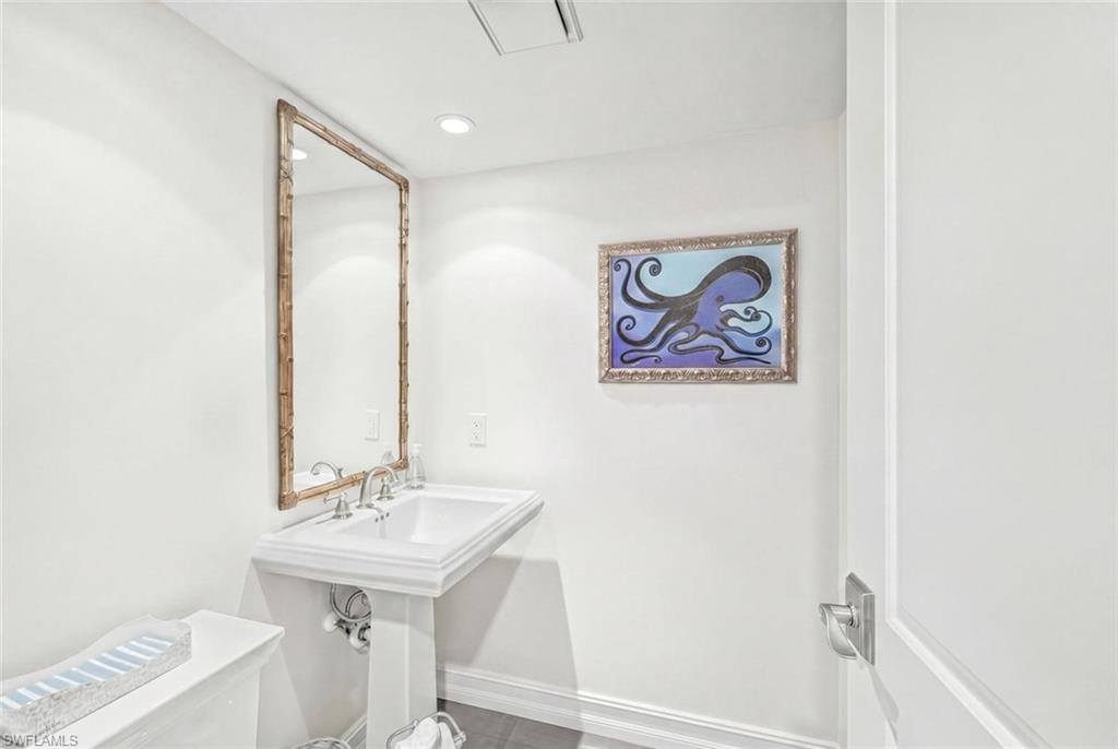 ADMIRALTY POINT - Residential