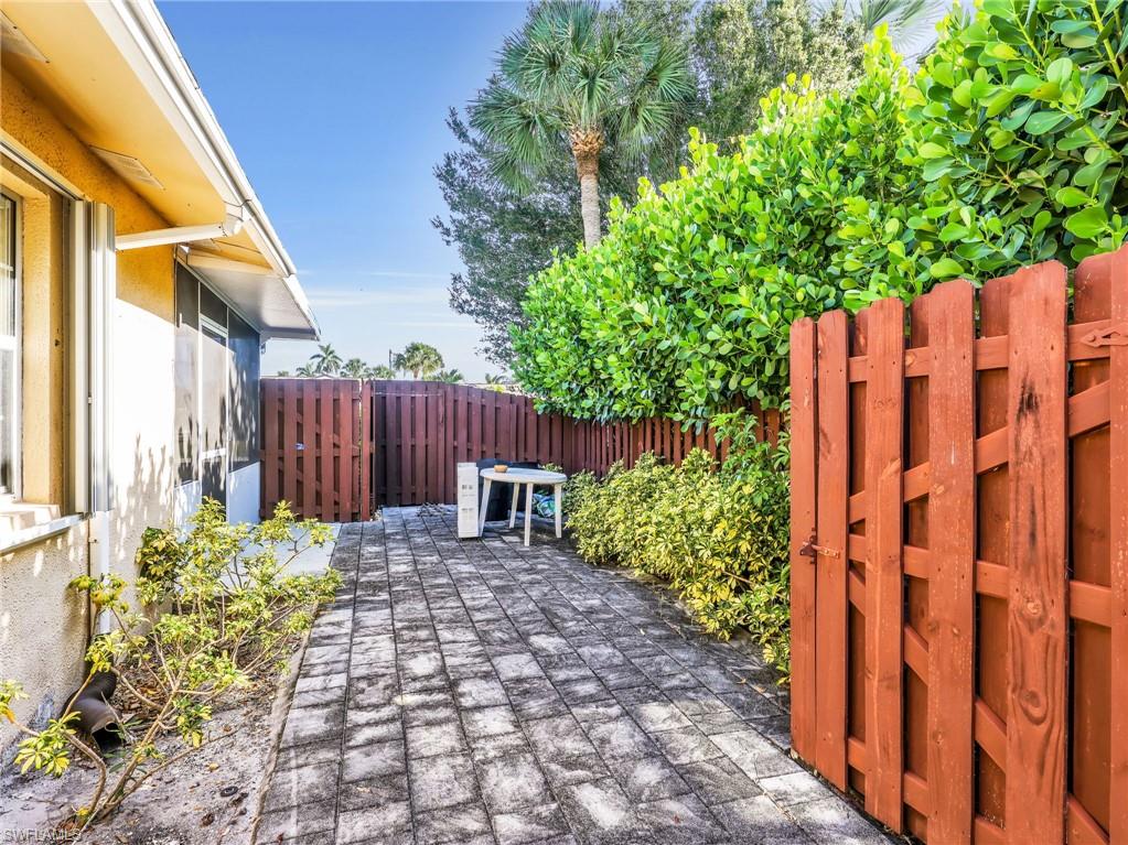 NAPLES PARK - Residential