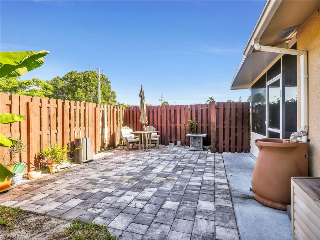 NAPLES PARK - Residential
