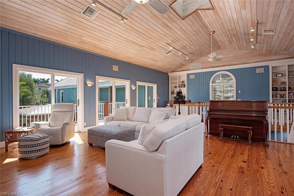 AQUALANE SHORES - Residential
