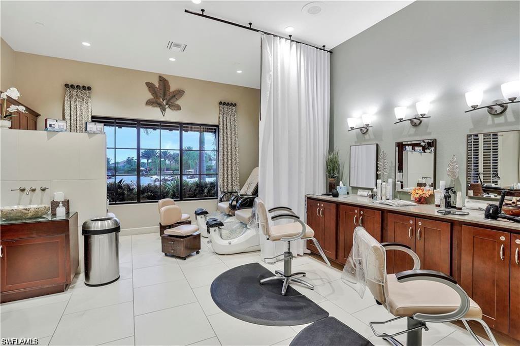 ESPLANADE - Residential Lease