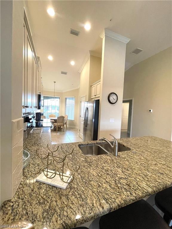 ESPLANADE - Residential Lease