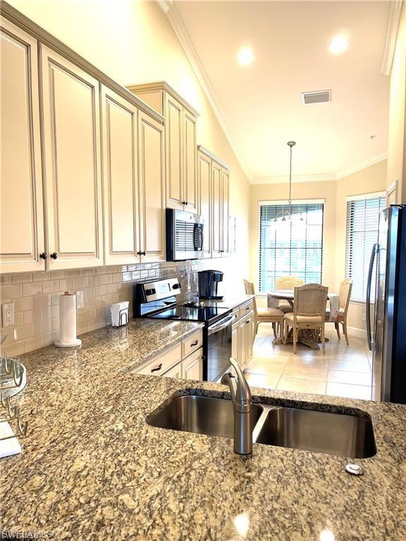 ESPLANADE - Residential Lease