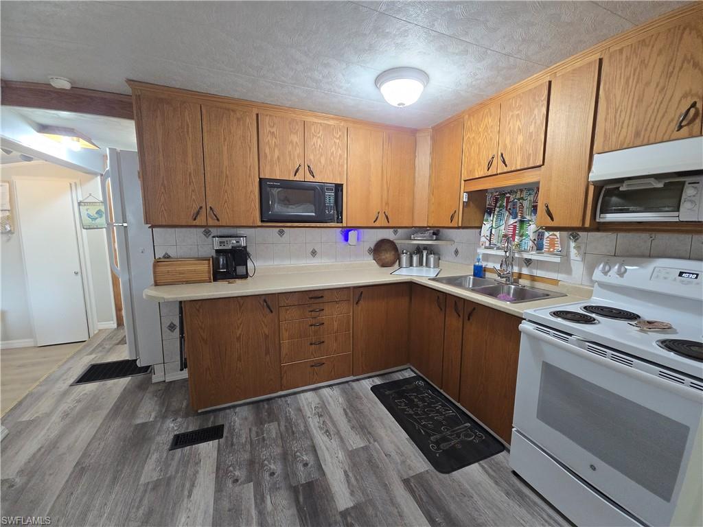 ENCHANTING ACRES MOBILE HOME - Residential