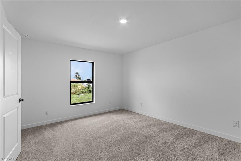 MIRROR LAKES - Residential