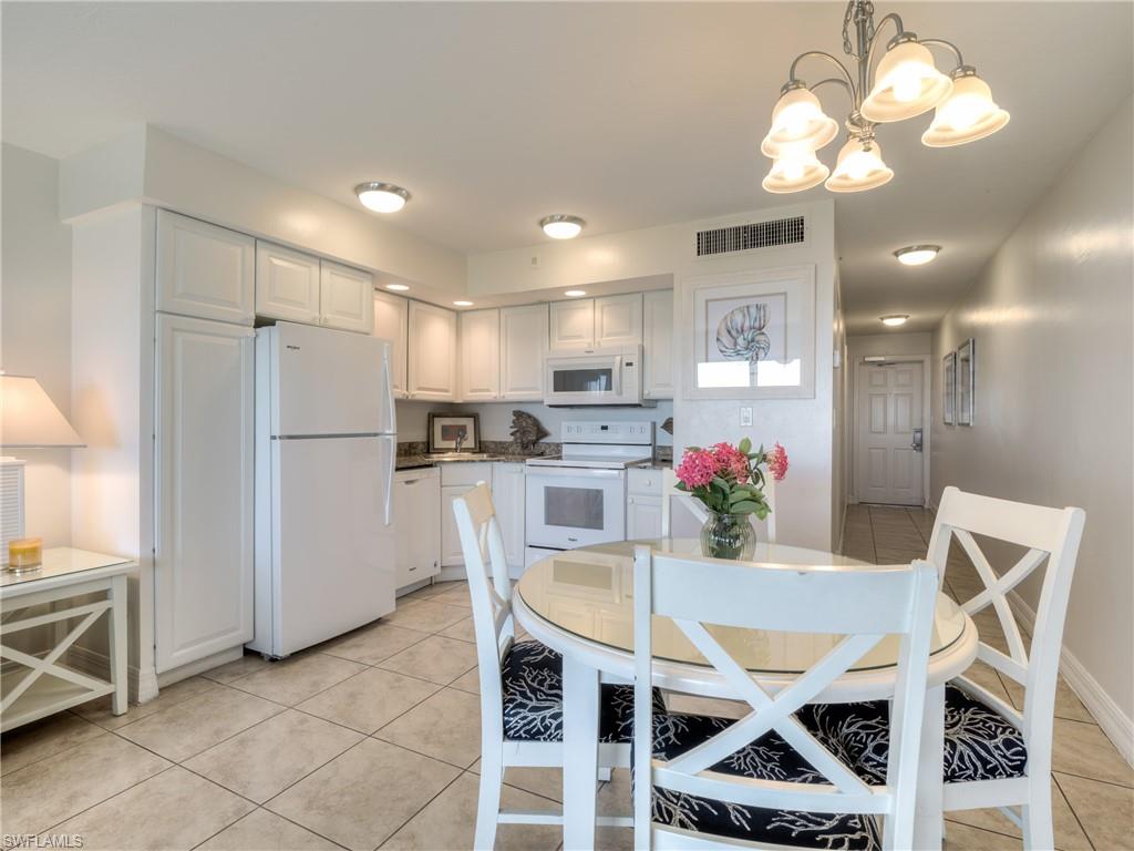 BAYSIDE VILLAS - Residential