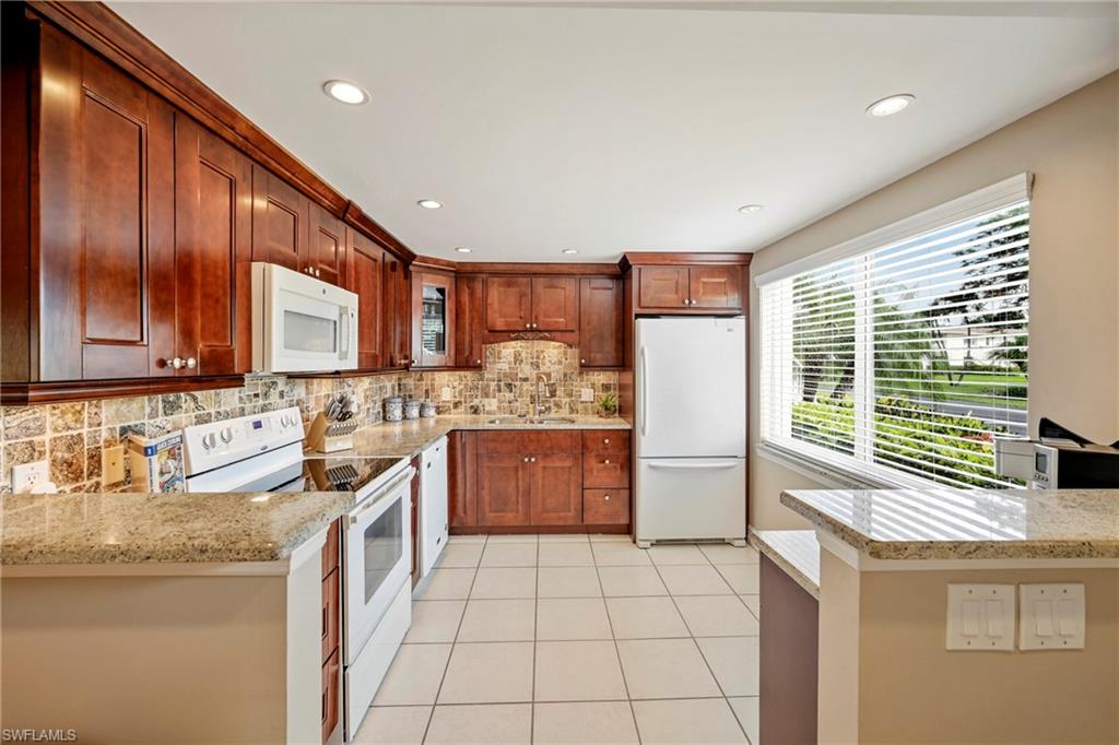 GLADES COUNTRY CLUB - Residential