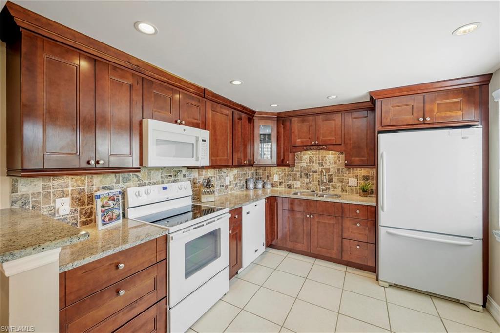 GLADES COUNTRY CLUB - Residential