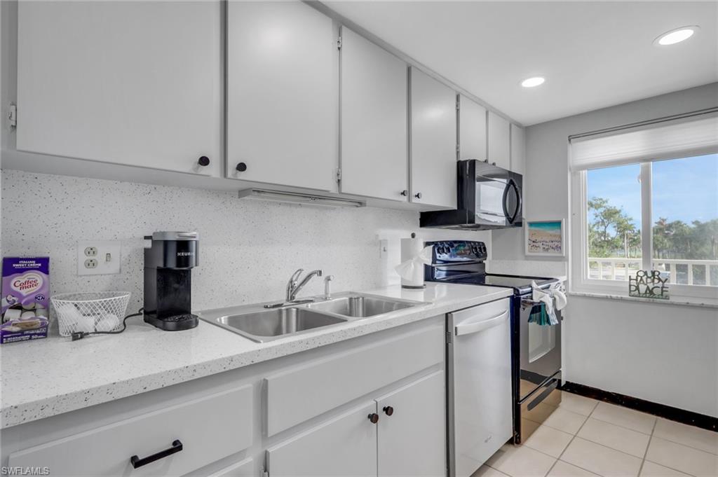 LEONARDO ARMS - Residential Lease