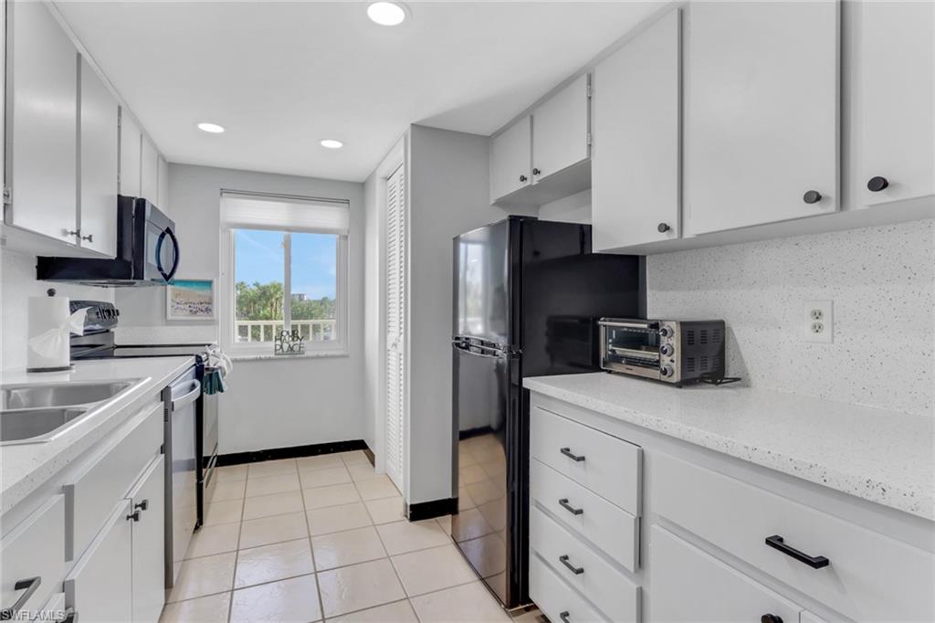 LEONARDO ARMS - Residential Lease