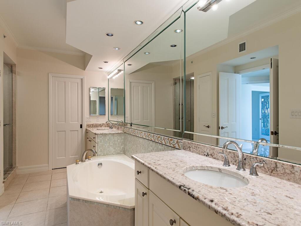 CARLYSLE AT BAY COLONY - Residential