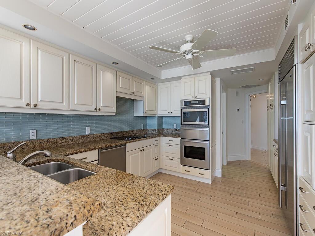 CARLYSLE AT BAY COLONY - Residential