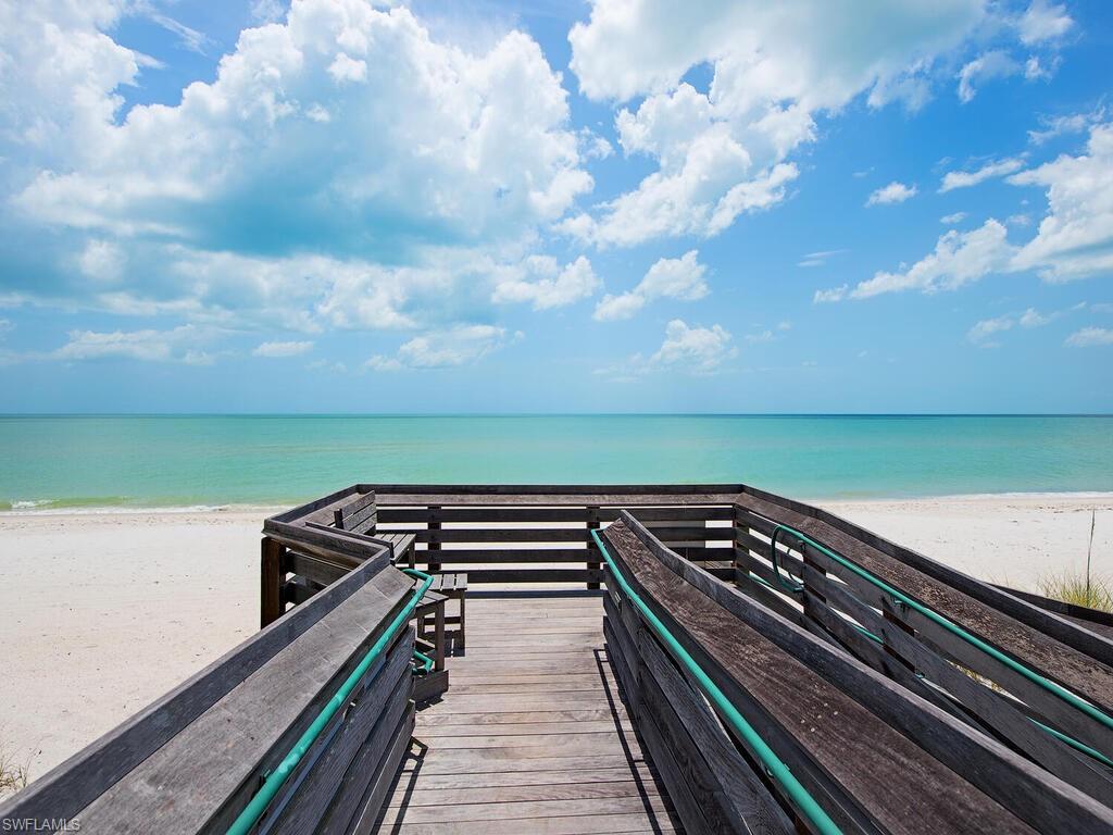 CARLYSLE AT BAY COLONY - Residential