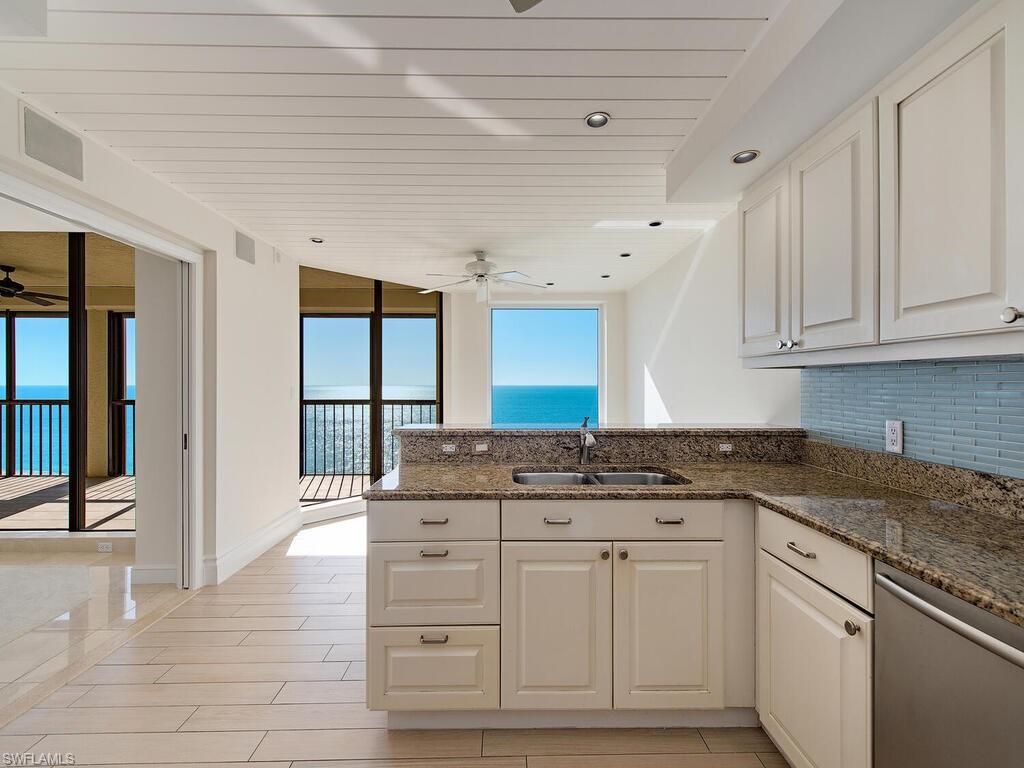 CARLYSLE AT BAY COLONY - Residential