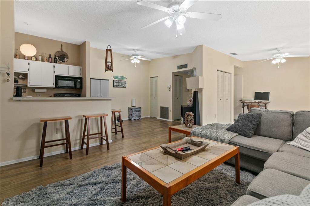 ROYAL WOODS - Residential