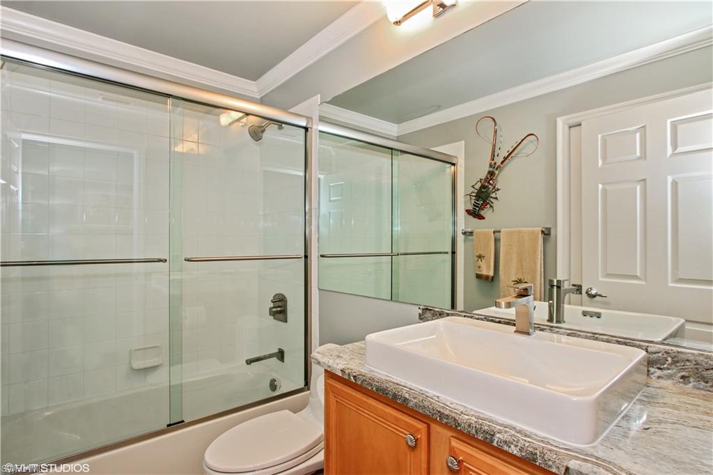COUNTRY CLUB - Residential