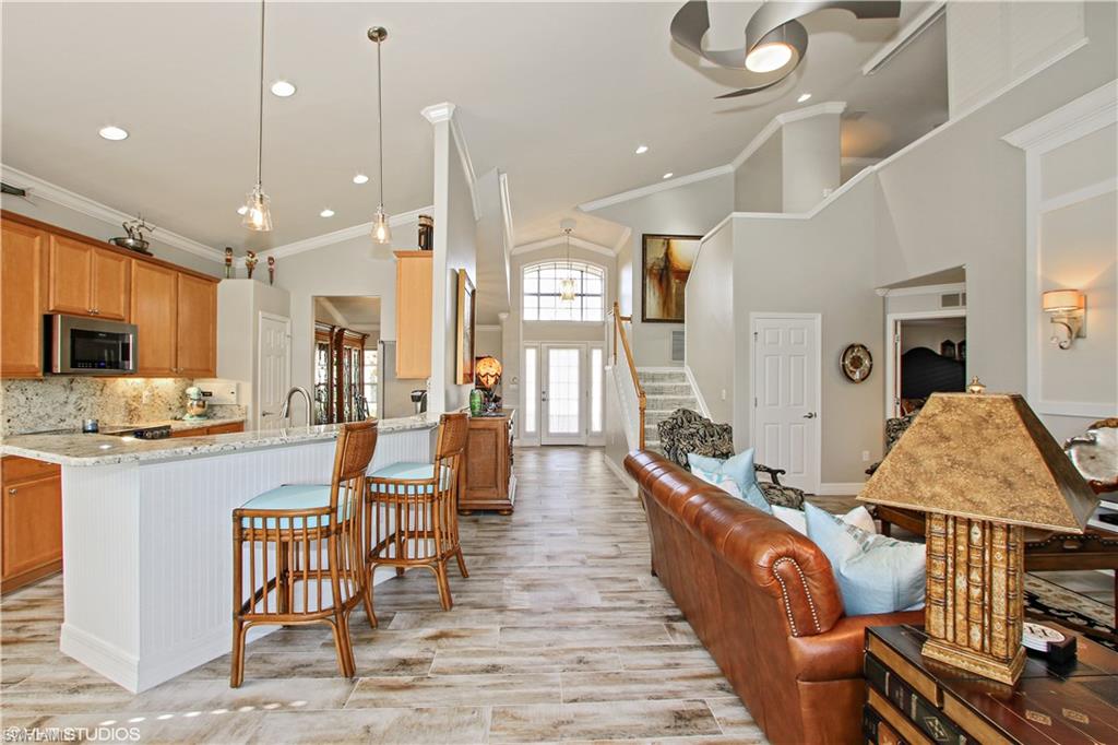 COUNTRY CLUB - Residential
