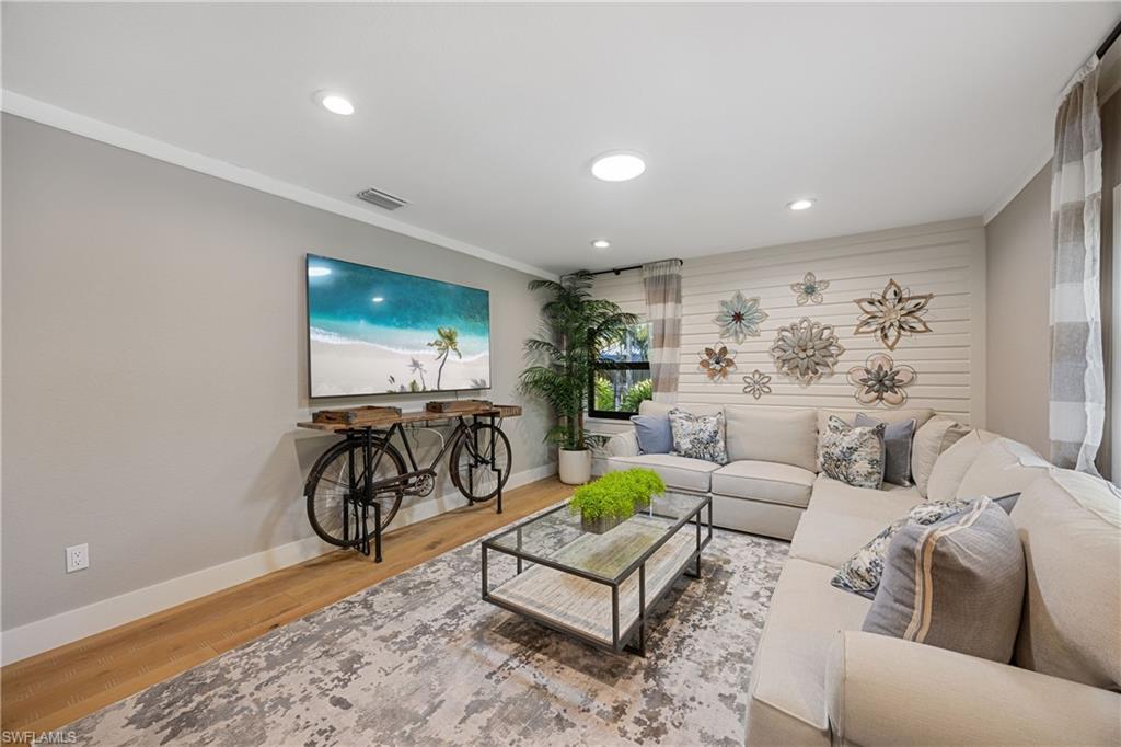 COLLIER WOODS - Residential