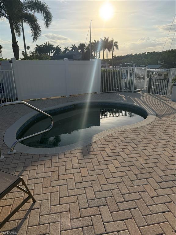 WINDWARD CAY - Residential
