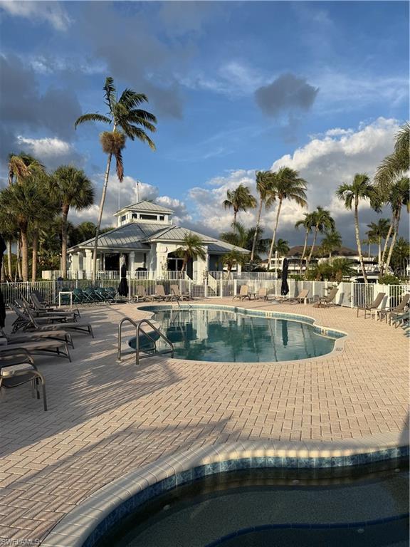WINDWARD CAY - Residential