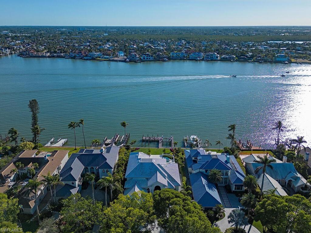 AQUALANE SHORES - Residential