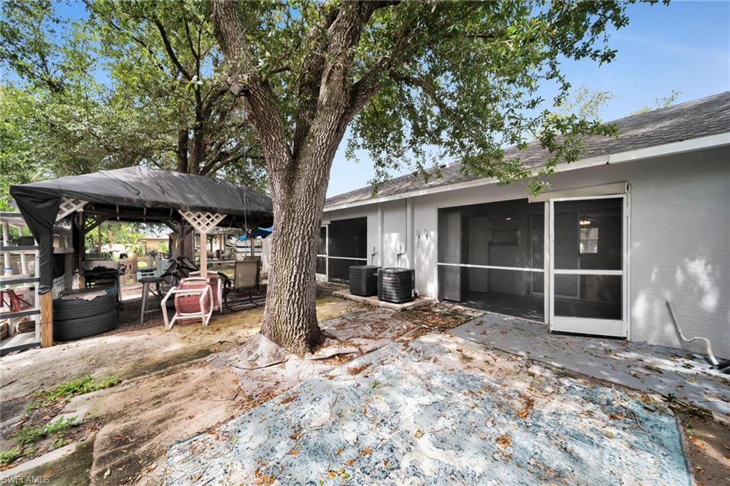 Charming 2-Bedroom apartment with a community Pool in Cape Coral, FL!