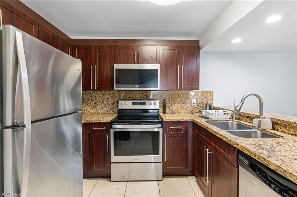 GRANADA LAKES - Residential