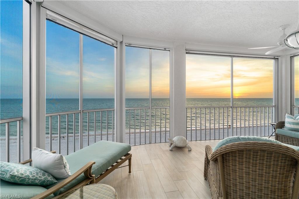 BAREFOOT BEACH CLUB - Residential