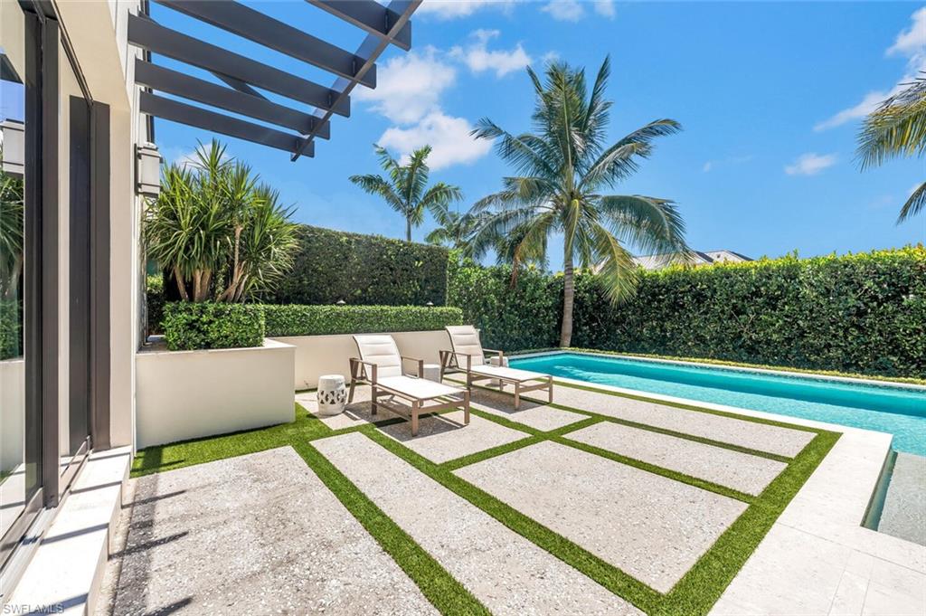 AQUALANE SHORES - Residential Lease