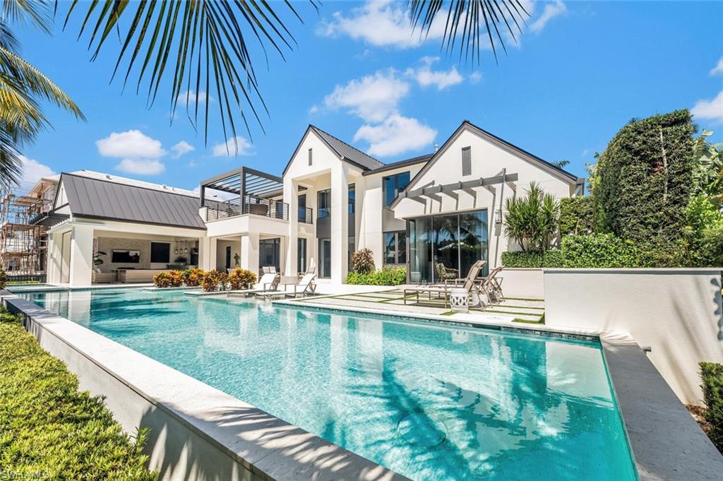 AQUALANE SHORES - Residential Lease