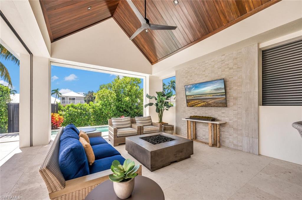AQUALANE SHORES - Residential Lease