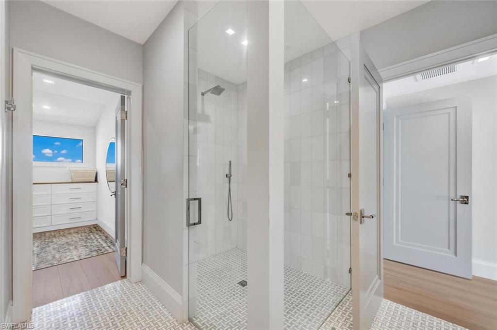 AQUALANE SHORES - Residential Lease