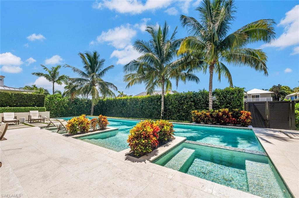 AQUALANE SHORES - Residential Lease