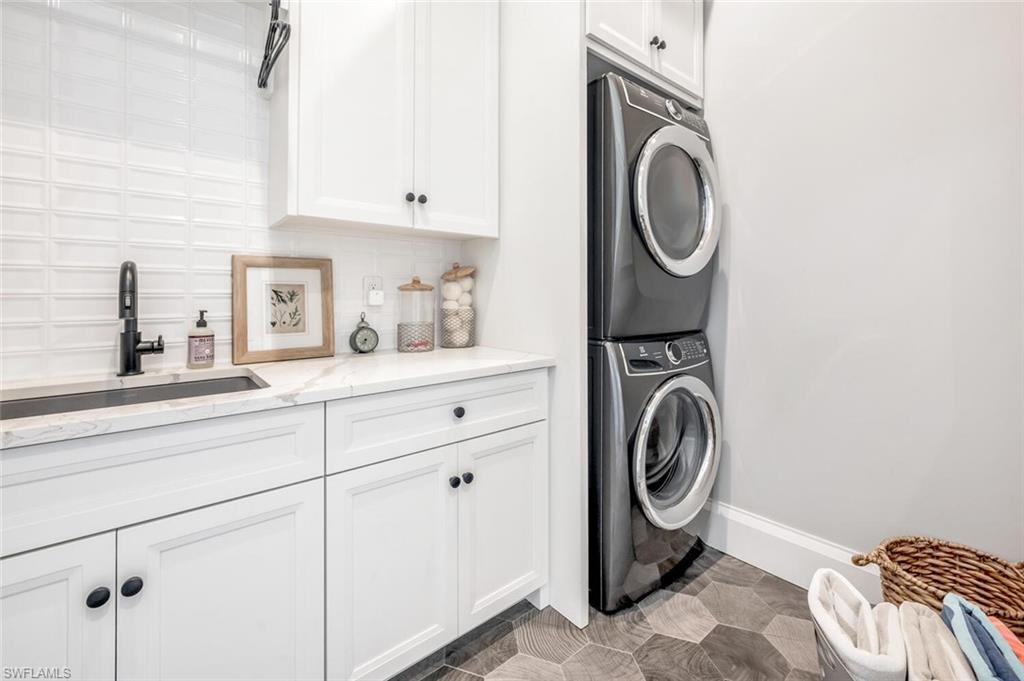 AQUALANE SHORES - Residential Lease