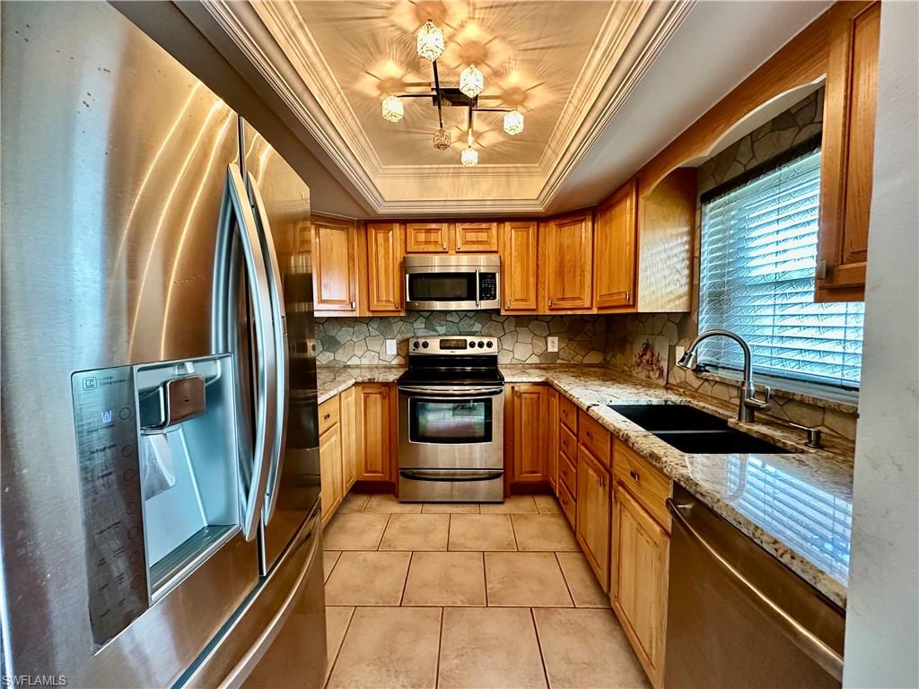 COUNTRY CLUB MANOR - Residential Lease