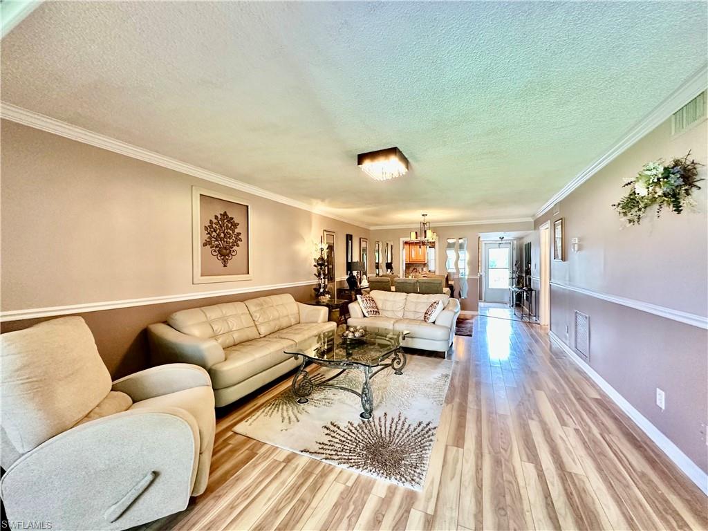COUNTRY CLUB MANOR - Residential Lease