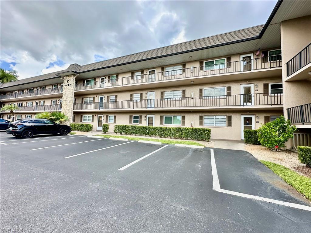 COUNTRY CLUB MANOR - Residential Lease
