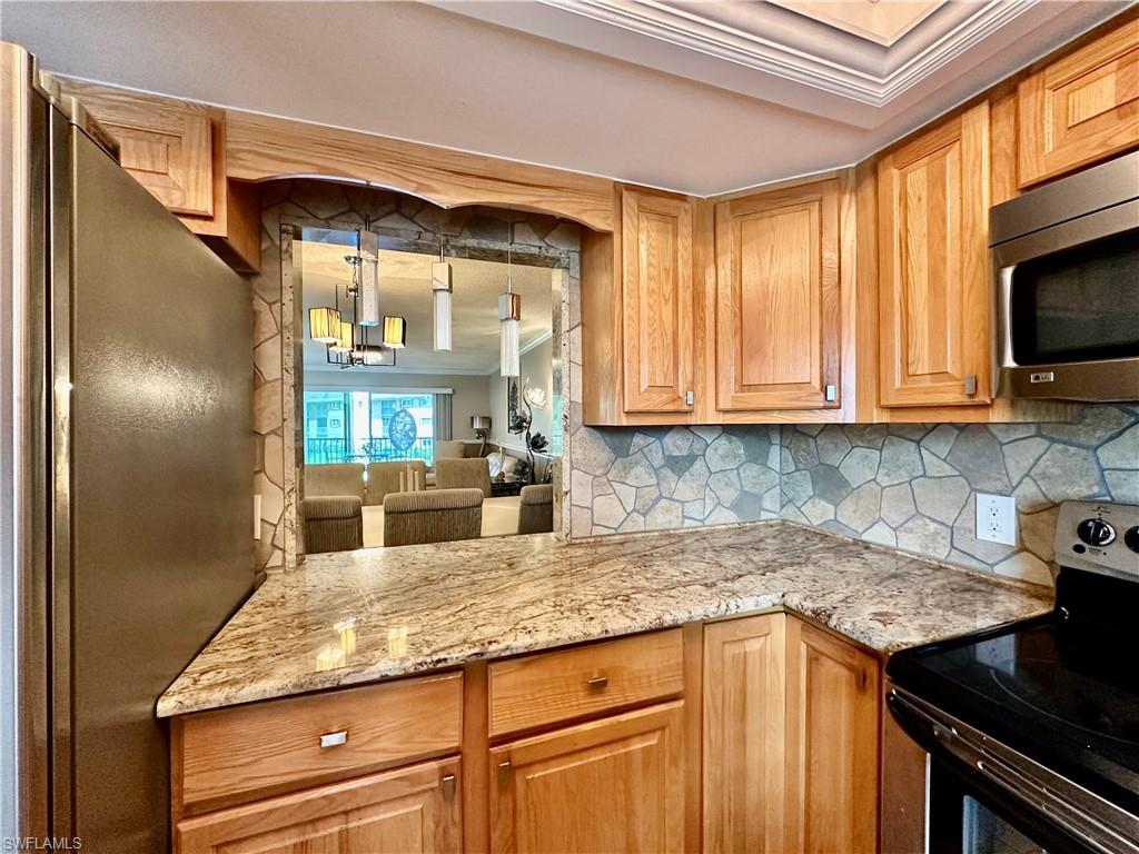 COUNTRY CLUB MANOR - Residential Lease