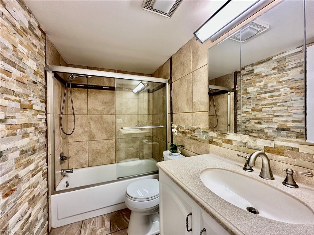 COUNTRY CLUB MANOR - Residential Lease