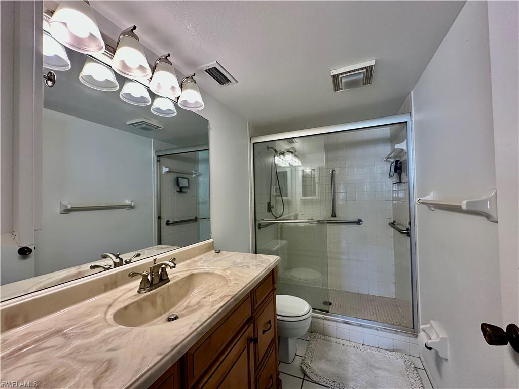 COUNTRY CLUB MANOR - Residential Lease