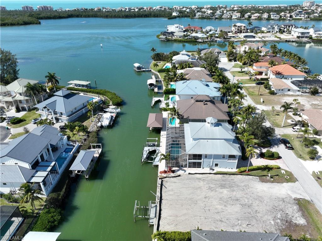 LITTLE HICKORY SHORES - Land