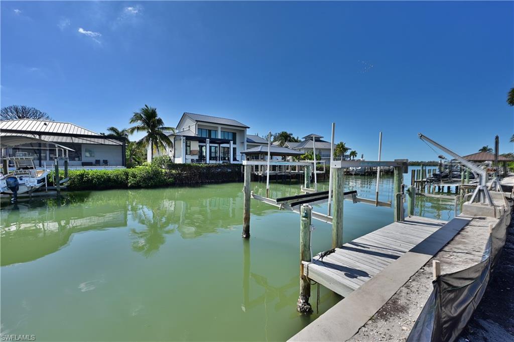 LITTLE HICKORY SHORES - Land