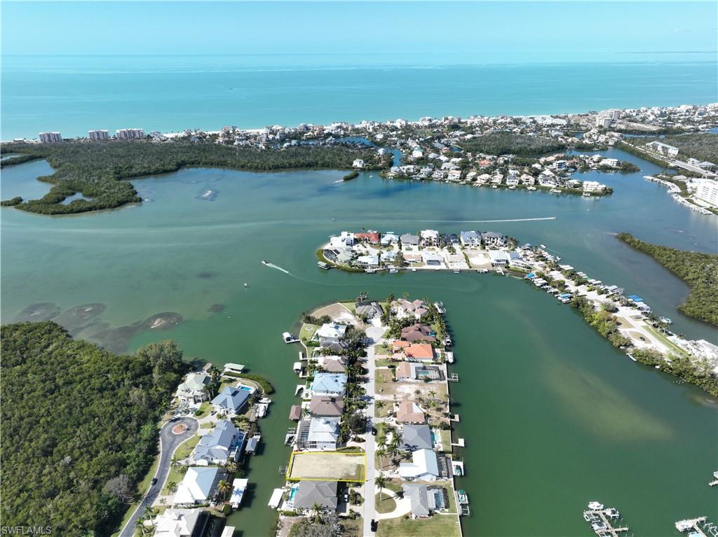 LITTLE HICKORY SHORES - Land