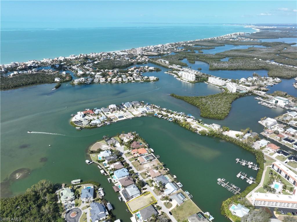 LITTLE HICKORY SHORES - Land