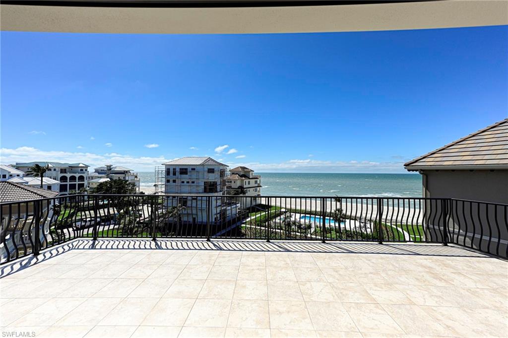 BAREFOOT BEACH - Residential