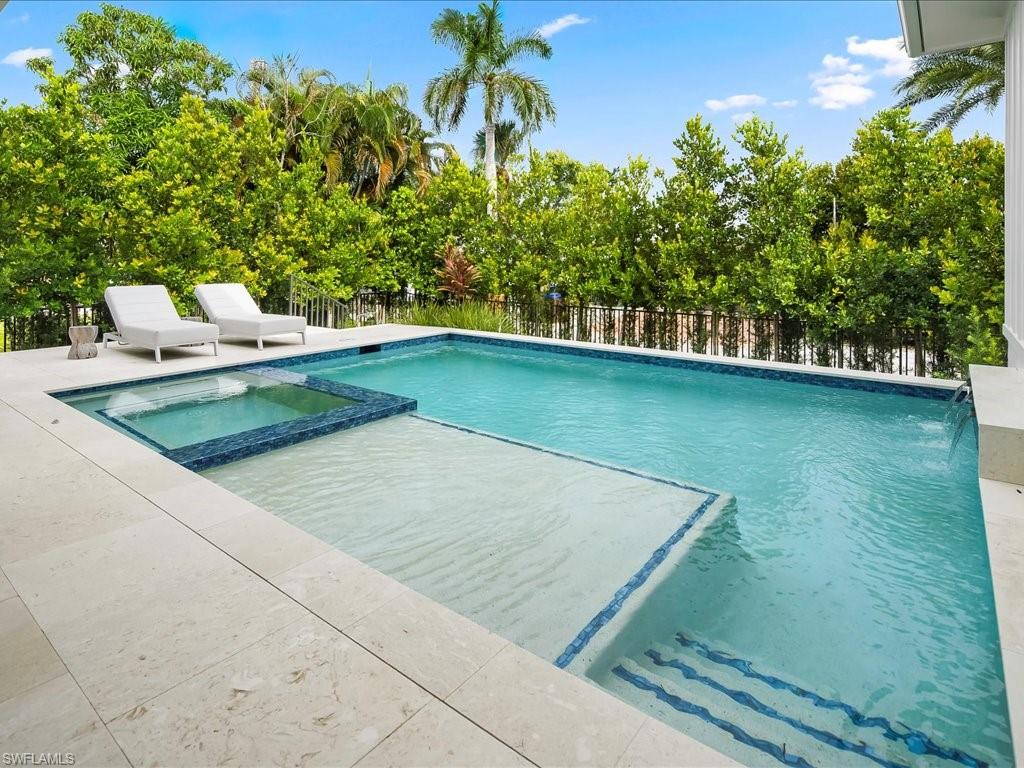 LAKE PARK - Residential