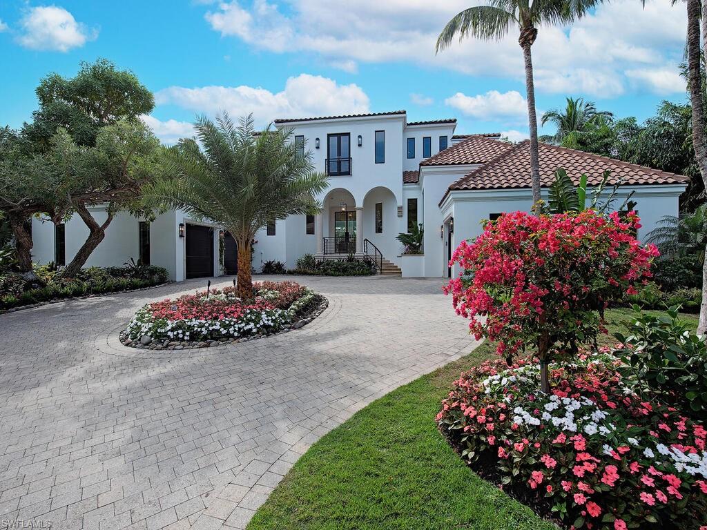 Enjoy the Naples lifestyle today without the wait. Outstanding opportunity completely renovated home on Lantern Lake in Port Royal. This property underwent an extensive 18-month renovation. The Large south facing wall of glass overlooking the pool and spa, offers privacy along with beautiful views of the lake. There is a Stunning crystal cut custom chandelier in great room. Complete interior and exterior redesign by Lisa Kahn Designs and Monarch Builders. Beautiful hardwood flooring throughout, cabinetry by Ruffino, new HVAC system, screens and shutters on the new lanai, high end appliances, subzero, and WOLF. This property has Port Royal club eligibility. Get ready to enjoy the spectacular new $100M Clubhouse slated to be completed in summer of 2026. There will be Dining at the beach and pool level. Dazzling gulf views from the main level restaurant with several bar areas providing indoor/outdoor seating options. Beachfront Pool area with Cabanas. 
Conveniently located it’s just a short distance to 3rd Street South's and 5th Avenue South's fine dining, world class shopping, entertainment, and Naples' world-famous white sand beaches.