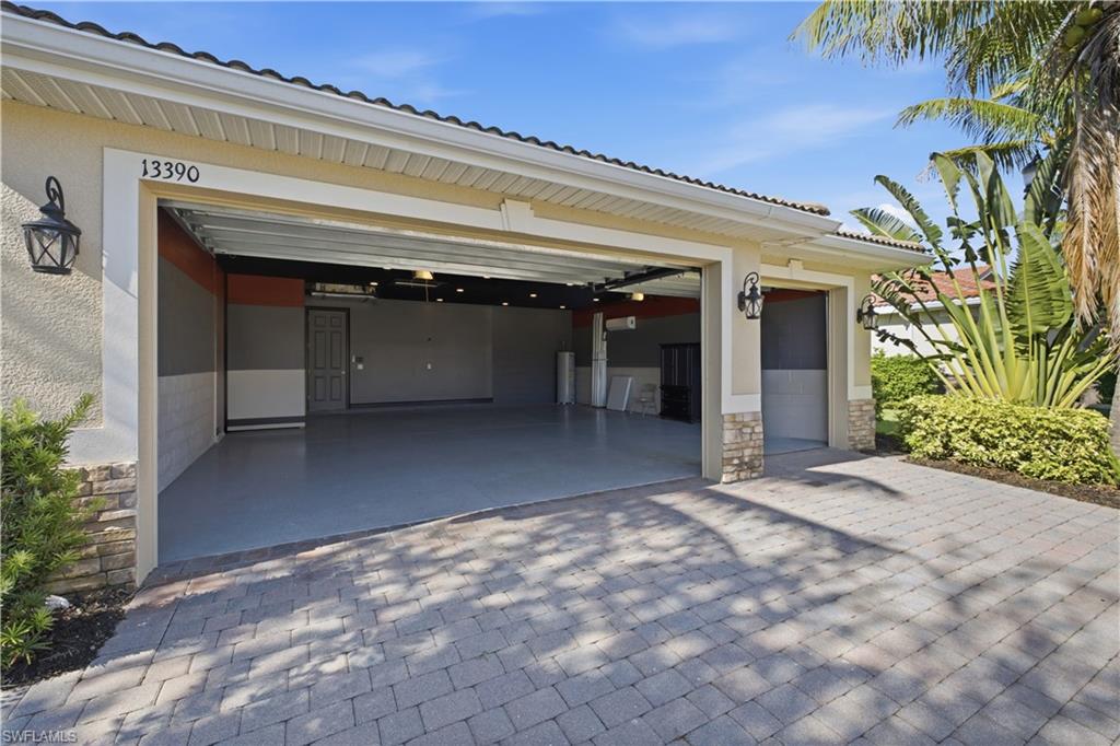 MOODY RIVER ESTATES - Residential Lease