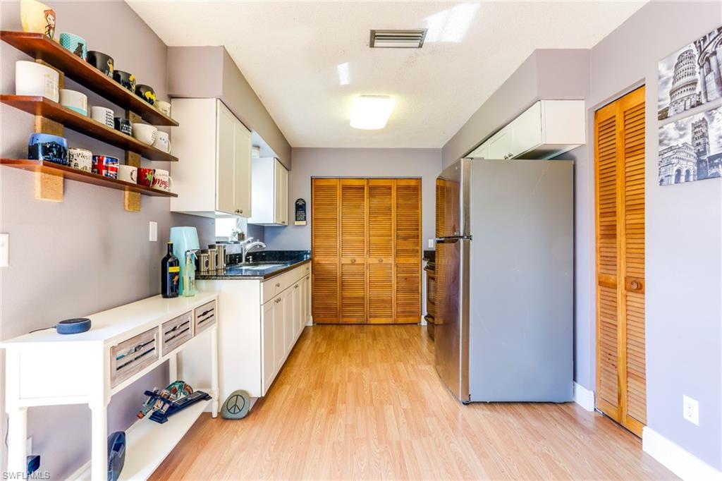 SAN CARLOS PARK - Residential